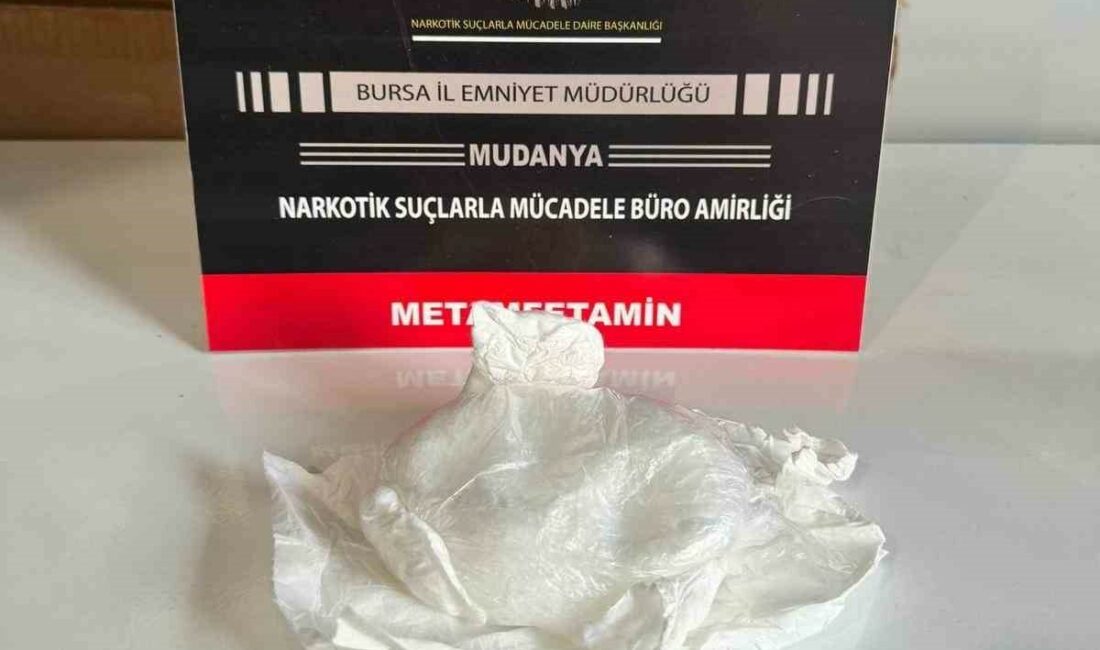 Deniz yoluyla gelen uyuşturucu tacirlerini polis yakaladı DENİZ YOLUYLA GELEN UYUŞTURUCU TACİRLERİNİ POLİS YAKALADI