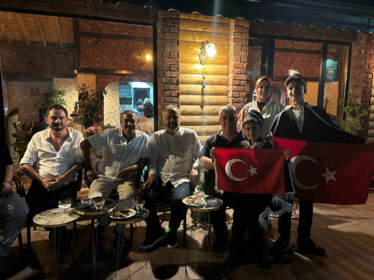 BURSA’DA HAYIRSEVER ESNAFLAR DEPREM BÖLGESİNDEN GELEN ÇOCUKLAR İÇİN TOPLU SÜNNET