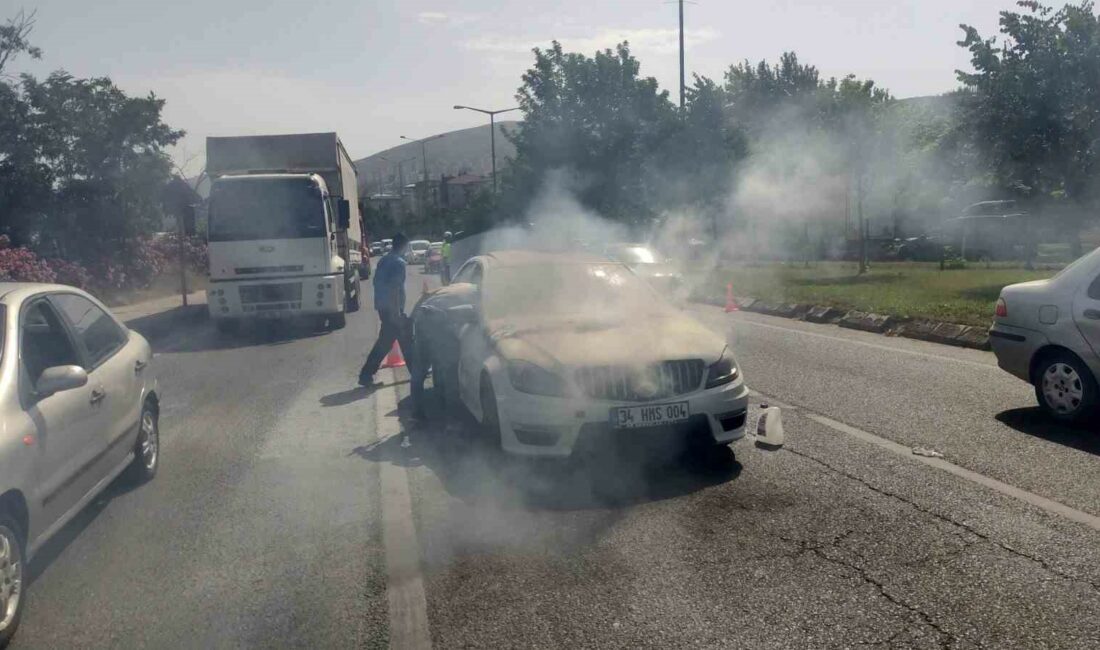 BURSA’NIN ORHANGAZİ İLÇESİNDE SEYİR HALİNDE OLAN MERCEDES MARKA LÜKS BİR