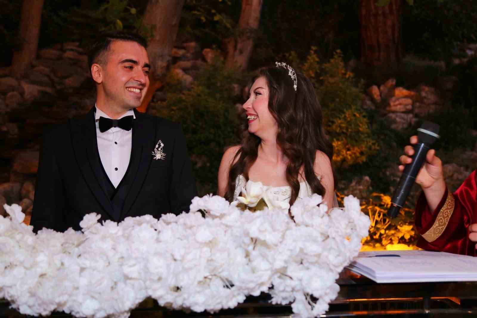 EMNİYET MÜDÜRÜ BÜLENT CEVATEMRE'NİN OĞLU BERK İLE NİLAY GÖRKEMLİ VE