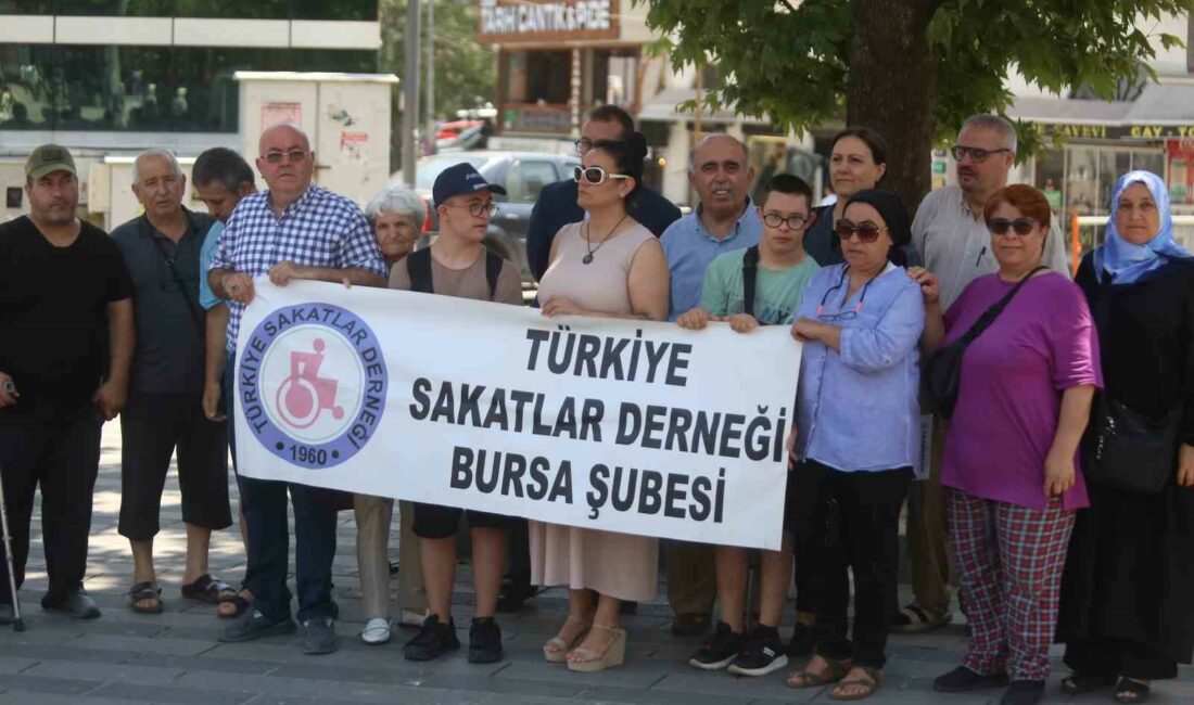 Engellilere yönelik ÖTV düzenlemesi iddiasına tepki BURSA SAKATLAR DERNEĞİ ÜYELERİ, ENGELLİYE GETİRİLEN VERGİ PAKETİNİ PROTESTO ETMEK