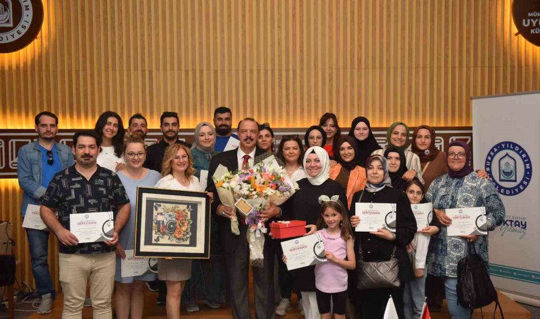 Fotoğrafçılık atölyesi mezunları verdi YILDIRIM BELEDİYESİ FOTOĞRAFÇILIK EĞİTİMİNE KATILAN KURSİYERLERİN, OBJEKTİFİNDEN YANSIYAN KARELERİN YER