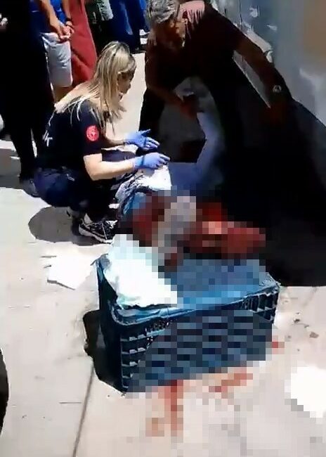 GEMLİK PERŞEMBE PAZARINDA BİR KİŞİ BACAĞIDAN SİLAHLA VURULDU. OLAYDAN SONRA