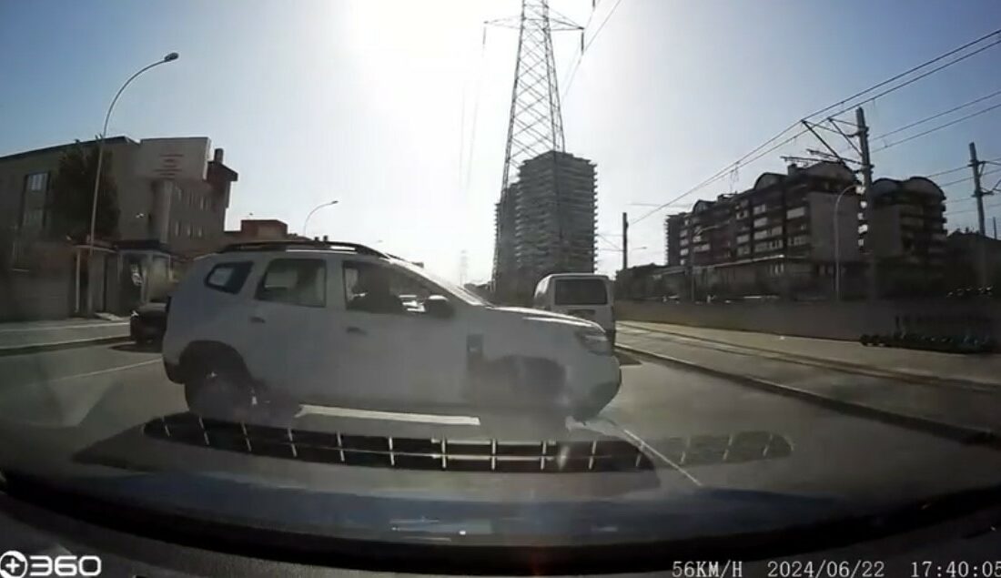 Bursa’da hatalı manevra kaza getirdi HATALI DÖNÜŞ KAZAYI BÖYLE GETİRDİ