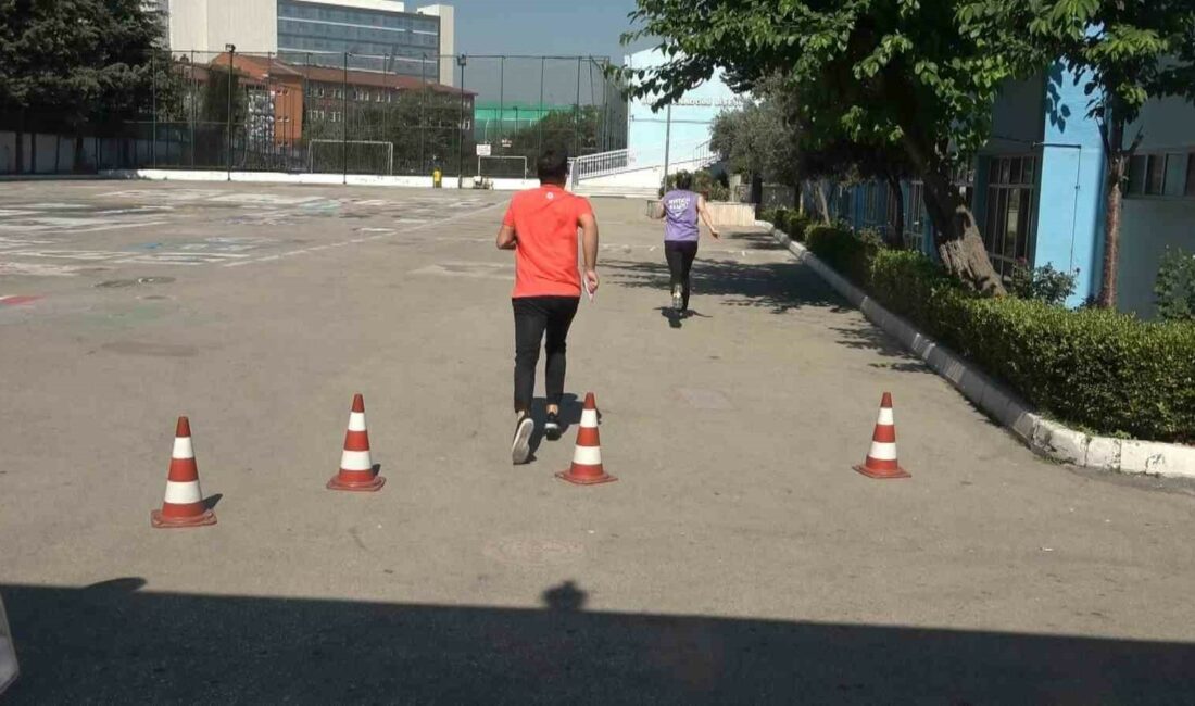 YÜKSEKÖĞRETİM KURUMLARI SINAVI'NIN (YKS) İLK OTURUMU BUGÜN GERÇEKLEŞTİRİLDİ. SINAVA YETİŞMEYE