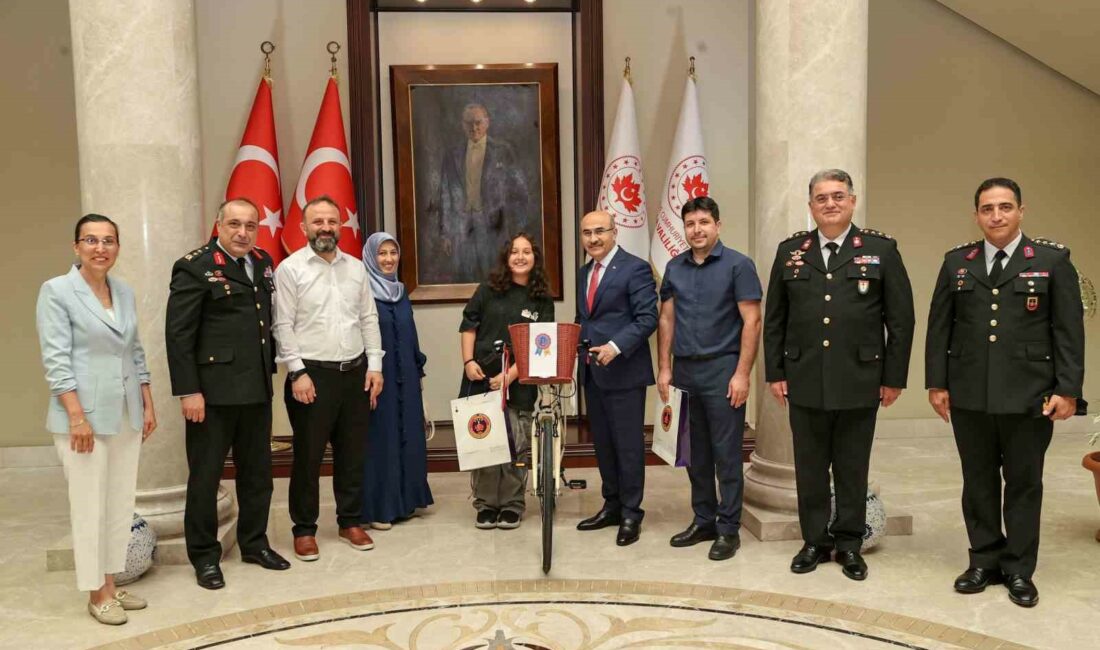 İl Jandarma Komutanı Aktemur’dan Vali Demirtaş’a ziyaret BURSA'DA İL JANDARMA KOMUTANI TEKİN AKTEMUR VE BERABERİNDEKİ HEYET JANDARMA