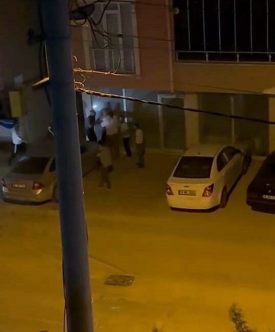 İnegöl’de meydan muharebesi BURSA'NIN İNEGÖL İLÇESİNDE YABANCI UYRUKLU ŞAHISLARIN KAVGASI AMATÖR KAMERAYA SANİYE