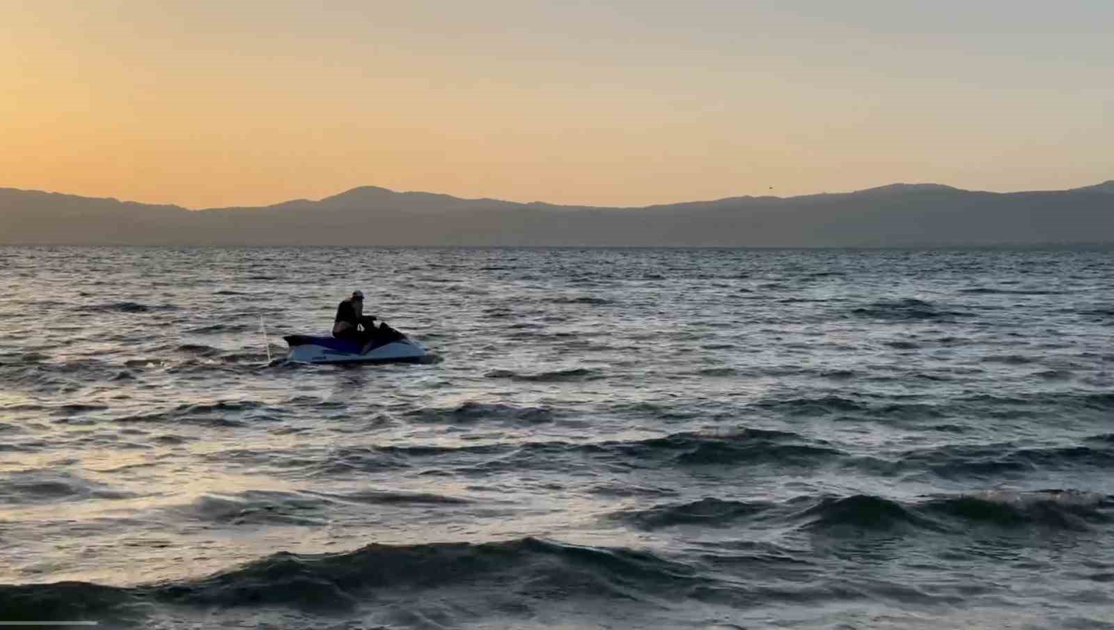 İznik Gölü’nde jet skiden düşen genç kız boğuldu.
