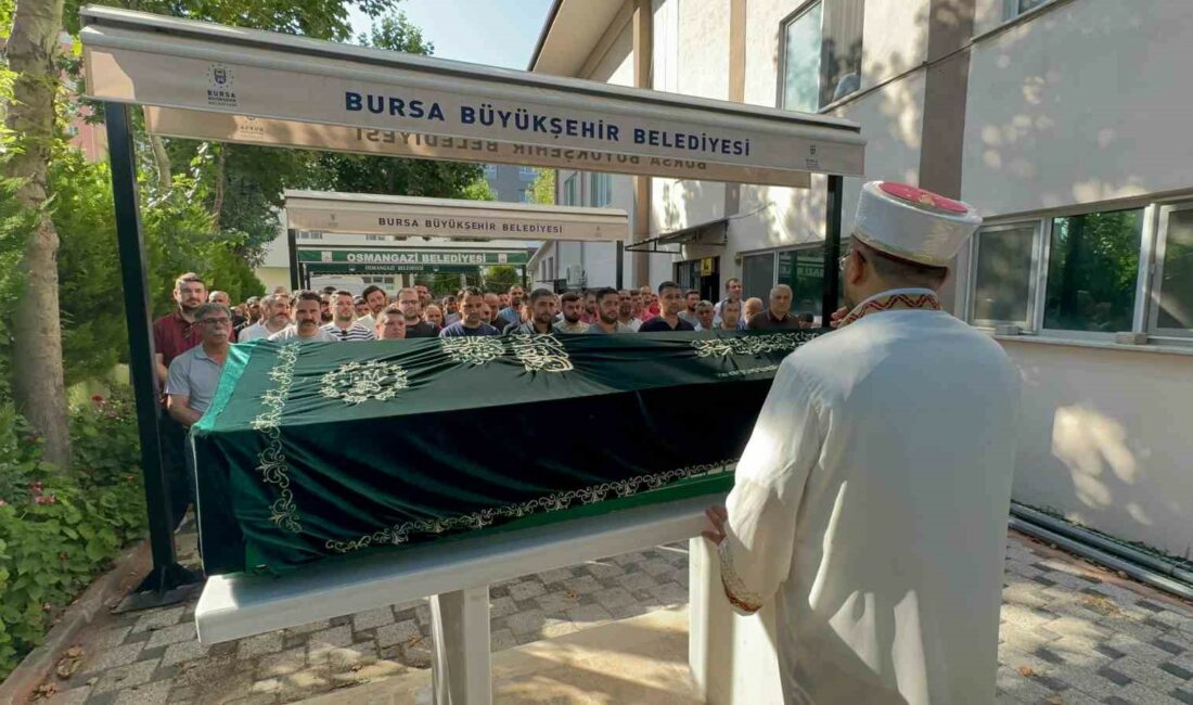 Jet skiden düşerek hayatını kaybeden genç kız toprağa verildi BURSA'DA İZNİK GÖLÜ'NDE JET SKİDEN DÜŞEREK HAYATINI KAYBEDEN GENÇ KIZ,