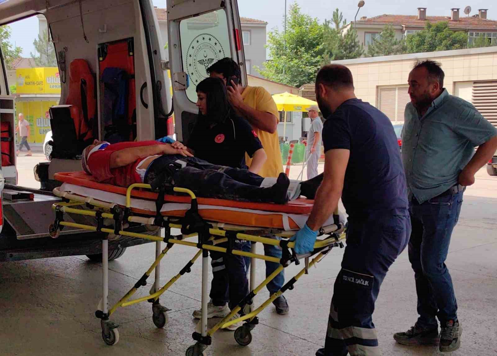 BURSA'NIN İNEGÖL İLÇESİNDE BAŞINA DEMİR PARÇASI DÜŞEN İŞÇİ HASTANELİK OLDU.