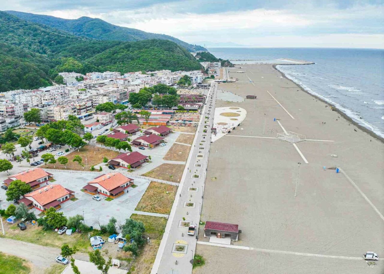 KARACABEY BELEDİYESİ, YENİKÖY SAHİL ŞERİDİNDE UYGULAMAYA ALDIĞI ÜCRETSİZ VE GÜVENİLİR