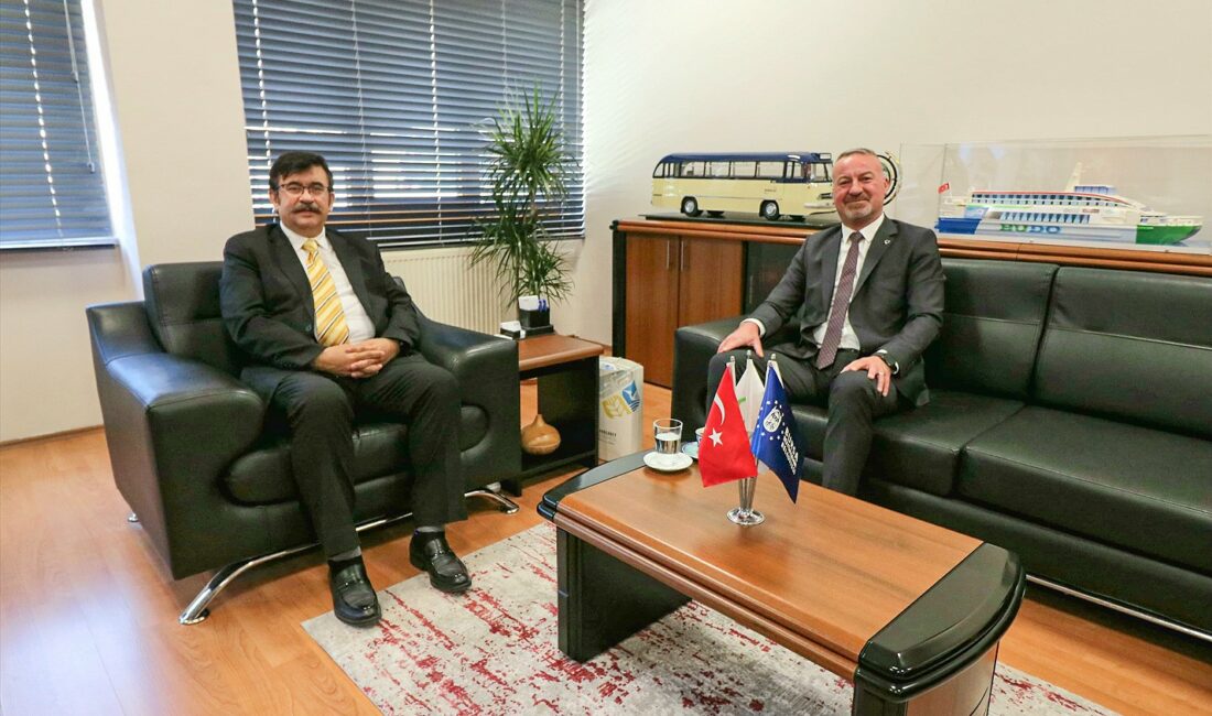 Karacabey’de ulaşımda yeni dönem KARACABEY BELEDİYE BAŞKANI FATİH KARABATI’NIN, BURSA BÜYÜKŞEHİR BELEDİYESİ BURULAŞ GENEL