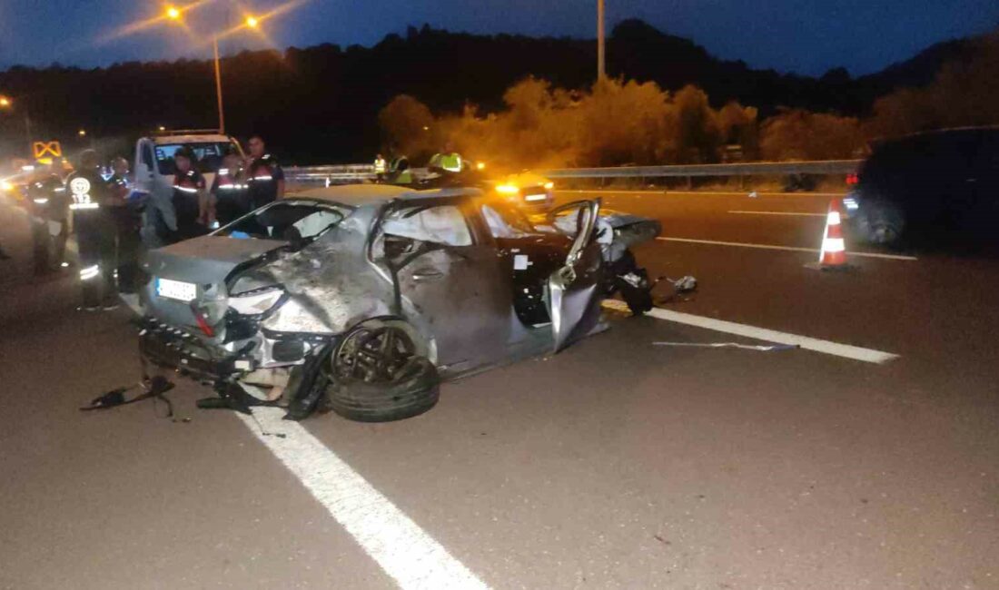 Bursa’da feci kaza: 2 ölü, 6 yaralı SABAHA KARŞI GEBZE-ORHANGAZİ-İZMİR OTOYOLU KILIÇ KAVŞAĞI YAKINLARINDA MEYDANA GELEN TRAFİK