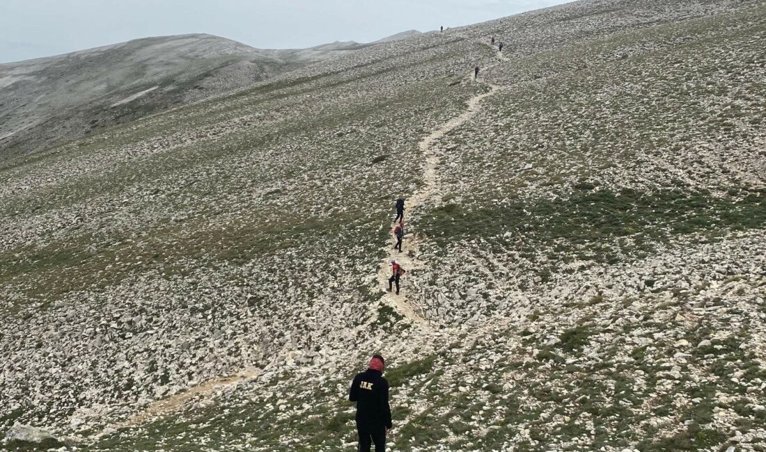 Komandolar 185. yılda Türk bayrağını Bursa’nın zirvesine taşıdı KOMANDOLAR 185. YILDA TÜRK BAYRAĞINI BURSA’NIN ZİRVESİNE TAŞIDI