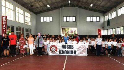 OSMANGAZİ BELEDİYESİ TARAFINDAN AÇILAN KORT TENİSİ EĞİTİMİ’Nİ BAŞARIYLA TAMAMLAYAN ÖĞRENCİLER,