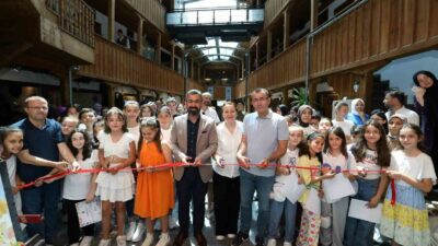 İNEGÖL BELEDİYESİ ÇOCUK RESİM ATÖLYESİNDE EĞİTİM ALAN 7-12 YAŞ ARALIĞINDAKİ