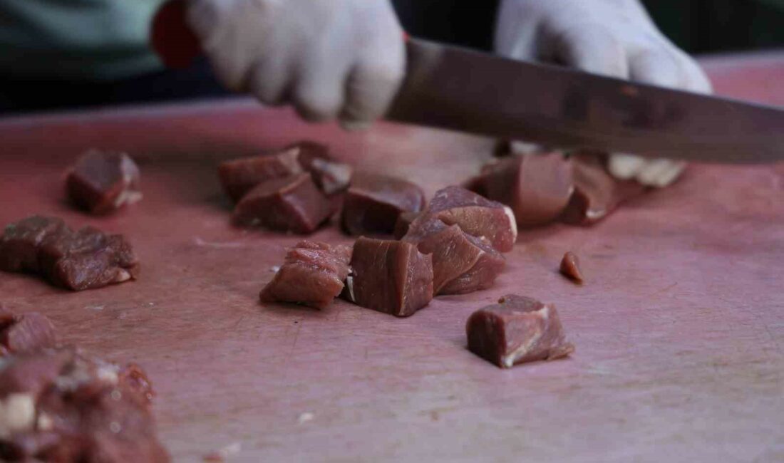 Kurban etini bir gün bekleterek tüketin KURBAN ETİ, KESİLDİKTEN SONRA 24 SAAT BUZDOLABINDA DİNLENDİRİLMESİ GEREKTİĞİNİ BELİRTEN