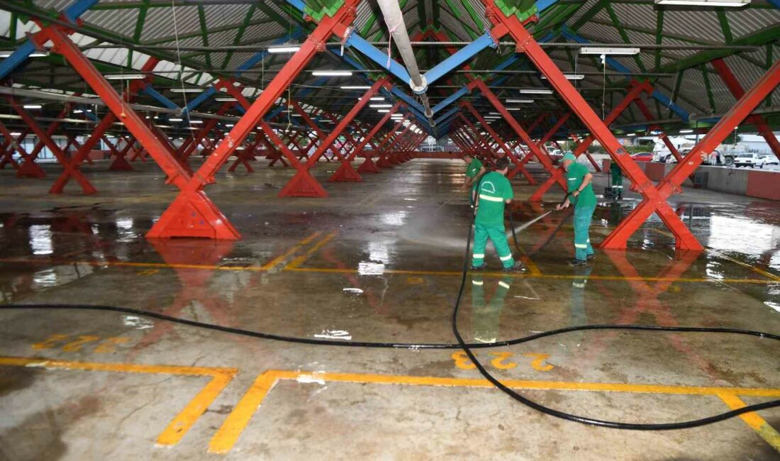 Kurban kesim yerlerinde gün boyu temizlik OSMANGAZİ BELEDİYESİ, KURBAN KESİM ALANI OLARAK DÜZENLENEN İLÇE GENELİNDEKİ 23