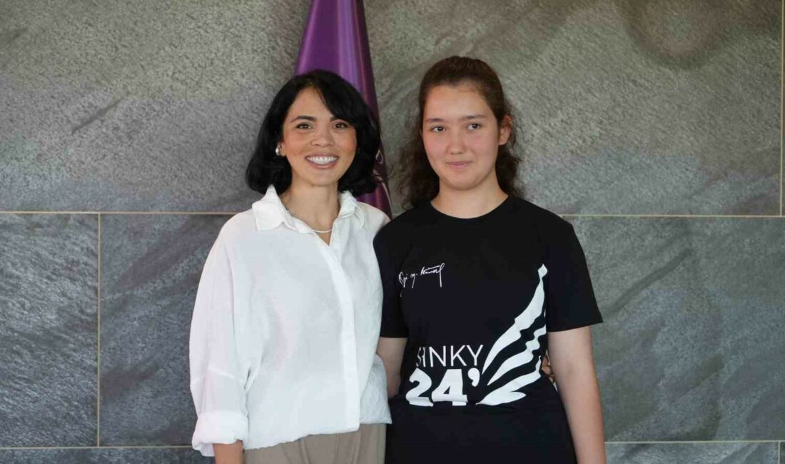 LGS birincisi İçal: “10-15 yıl sonra insanlara faydalı olacak işler başarmak istiyorum” LİSELERE GEÇİŞ SİSTEMİNDE (LGS), TÜM SORULARI DOĞRU CEVAPLAYAN ŞAHİNKAYA ÖĞRENCİSİ