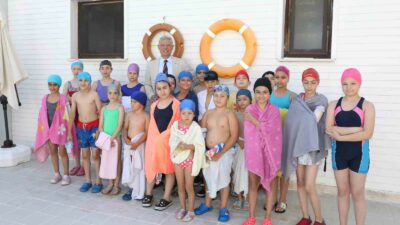 MUDANYA BELEDİYESİ YÜZME HAVUZU ÇOCUKLARIN YAZ TATİLİNDE SPORLA TANIŞMALARINI VE