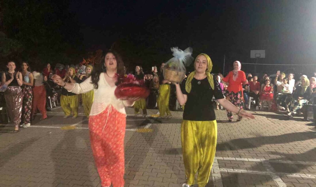 Mudanya Esence’de ’Hıdırellez kınası’ geleneği yaşatılıyor BURSA’NIN MUDANYA İLÇESİ ESENCE MAHALLESİ’NDE 'HIDIRELLEZ KINASI' GELENEĞİ YAŞATILIYOR.