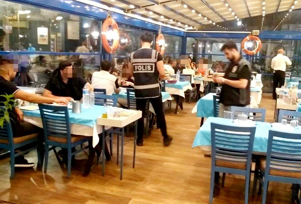 POLİS EKİPLERİ, HALKIN GÜVENLİĞİNİ SAĞLAMAK İÇİN YAZ AYLARINDA YOĞUNLUĞU MUDANYA'DA