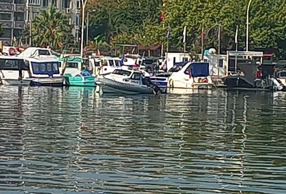 Mudanya’da denizde erkek cesedi bulundu BURSA'NIN MUDANYA İLÇESİNDE SABAH SAATLERİNDE DENİZ ÜZERİNDE HAREKETSİZ DURAN BİR