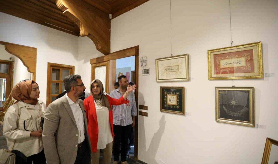 ’Mühre’ Tezhip Sergisi Kent Müzesinde görücüye çıktı KÜLTÜR BAKANLIĞI TEZHİP SANATÇISI VE SOMUT OLMAYAN KÜLTÜREL MİRAS ELÇİSİ