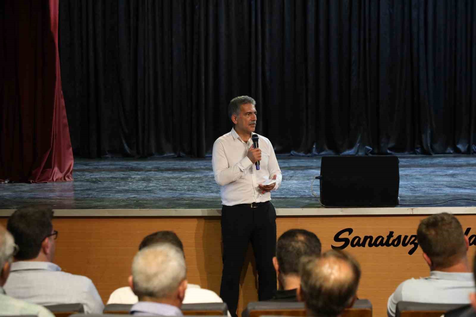 GEMLİK BELEDİYE BAŞKANI ŞÜKRÜ DEVİREN, CEMİL MERİÇ KÜLTÜR MERKEZİ’NDE MUHTARLAR