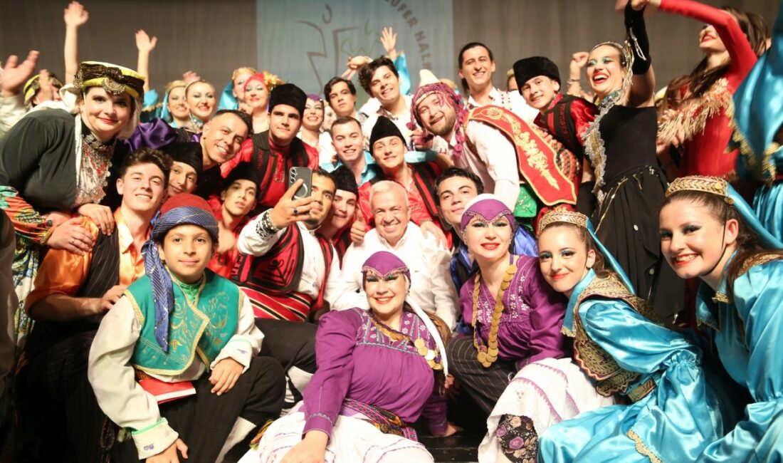 Nilüfer’in rengi ’Nirengi’ izleyicileri büyüledi NİLÜFER BELEDİYESİ HALK DANSLARI TOPLULUĞU, ANADOLU’DAN BALKANLAR’A VE KAFKASLAR’A KADAR