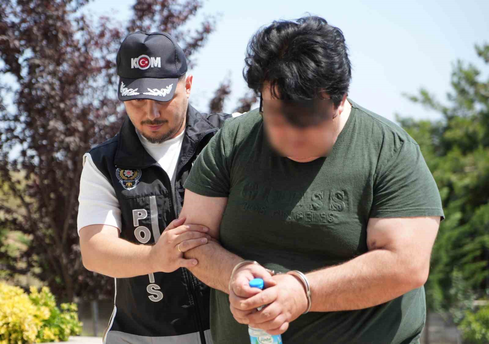 BURSA'DA YILLAR ÖNCE ÖLMÜŞ KİŞİLERİN İMZALARINI AMERİKA'DA BOŞ SENETLERE KOPYALATIP