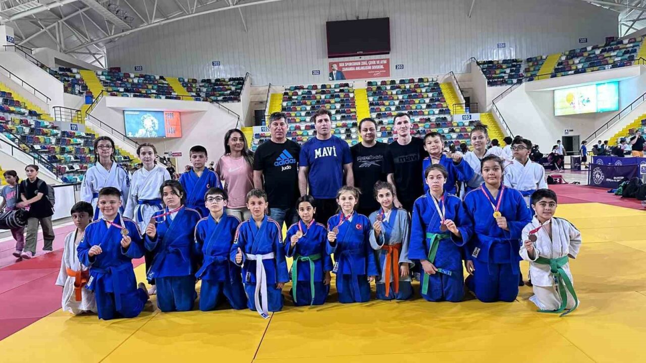 OSMANGAZİ BELEDİYESPOR’UN GENÇ VE MİNİK JUDOCULARI, BALIKESİR’DE DÜZENLENEN JUDO KUVAYİ