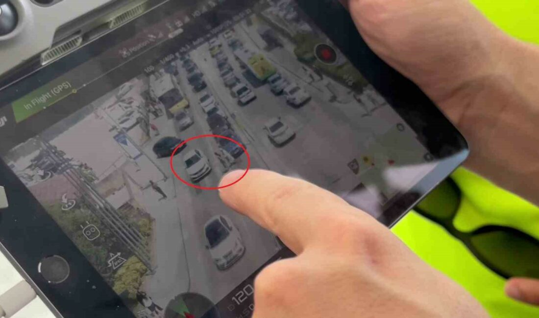(Özel) Bursa’da dron destekli ’yaya’ denetimi: Yol vermeyen sürücüler teker teker tespit edildiler BURSA'DA YAYALARA YOL VERMEYEN ARAÇ SÜRÜCÜLERİ DRONLA TEK TEK DENETLENEREK