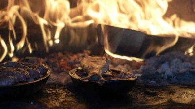 BURSA'DA ULUDAĞ'IN GÜNEY YAMACINA KURULAN ÇİFTLİKTE YETİŞTİRİLEN ALABALIKLAR RAĞBET GÖRÜYOR.