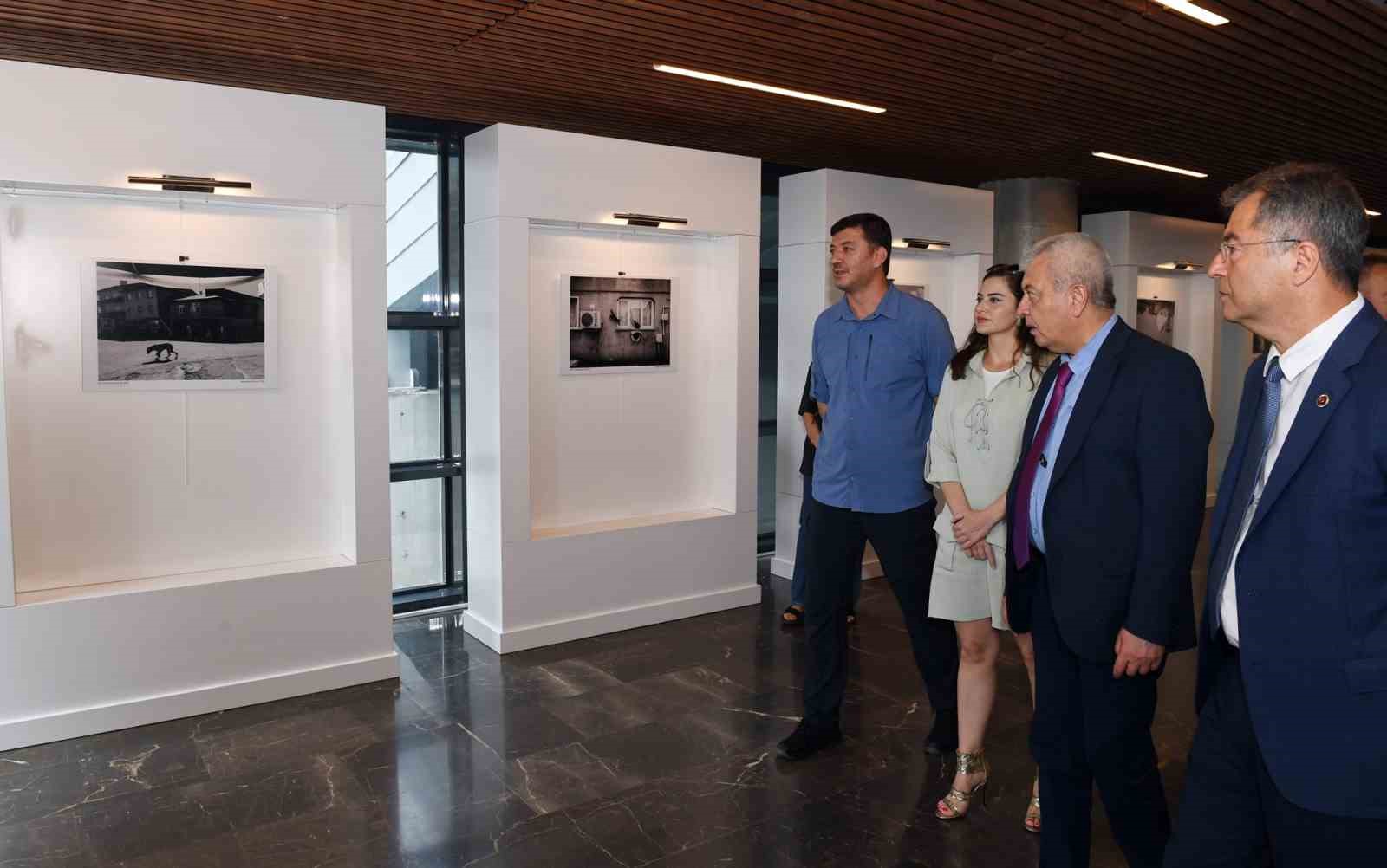 OSMANGAZİ BELEDİYESİ’NDE FOTOĞRAFÇI OLARAK GÖREV YAPAN MUSTAFA MESUT ŞIK, SAHİPSİZ