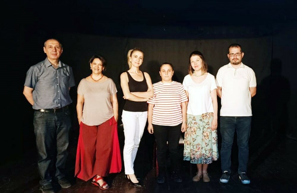 Son oyunlarını sahneleyip mezun oldular BURSA ULUDAĞ ÜNİVERSİTESİ GÜZEL SANATLAR FAKÜLTESİ SAHNE SANATLARI BÖLÜMÜ SON