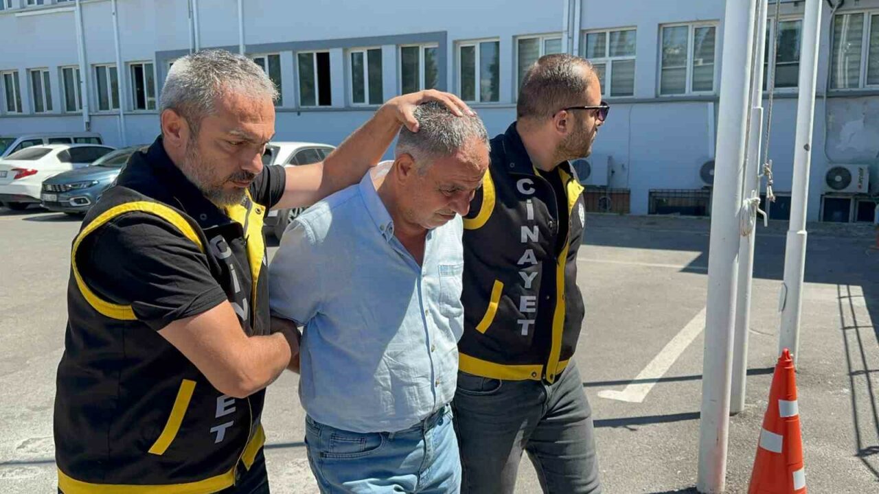 BURSA'DA TİCARİ TAKSİDE BOŞANMA AŞAMASINDAKİ EŞİNİ GÖRÜP ATEŞ AÇAN KOCA