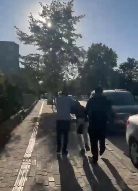 Uyuşturucu satışından aranan şüpheli uyurken yakalandı UYUŞTURUCU SATIŞINDAN 10 YIL HAPİS CEZASIYLA ARANIYORDU, UYURKEN YAKALANDI