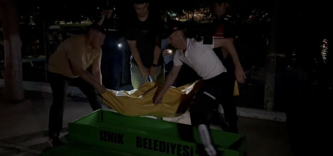 Video çektiği göl jet ski kazasında kendisine mezar oldu BURSA'DA İZNİK GÖLÜ'NDE JET SKİDEN DÜŞÜP HAYATINI KAYBEDEN GENÇ KIZIN