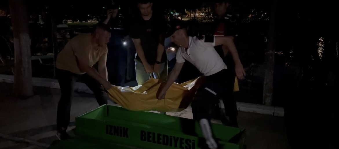 BURSA'DA İZNİK GÖLÜ'NDE JET SKİDEN DÜŞÜP HAYATINI KAYBEDEN GENÇ KIZIN