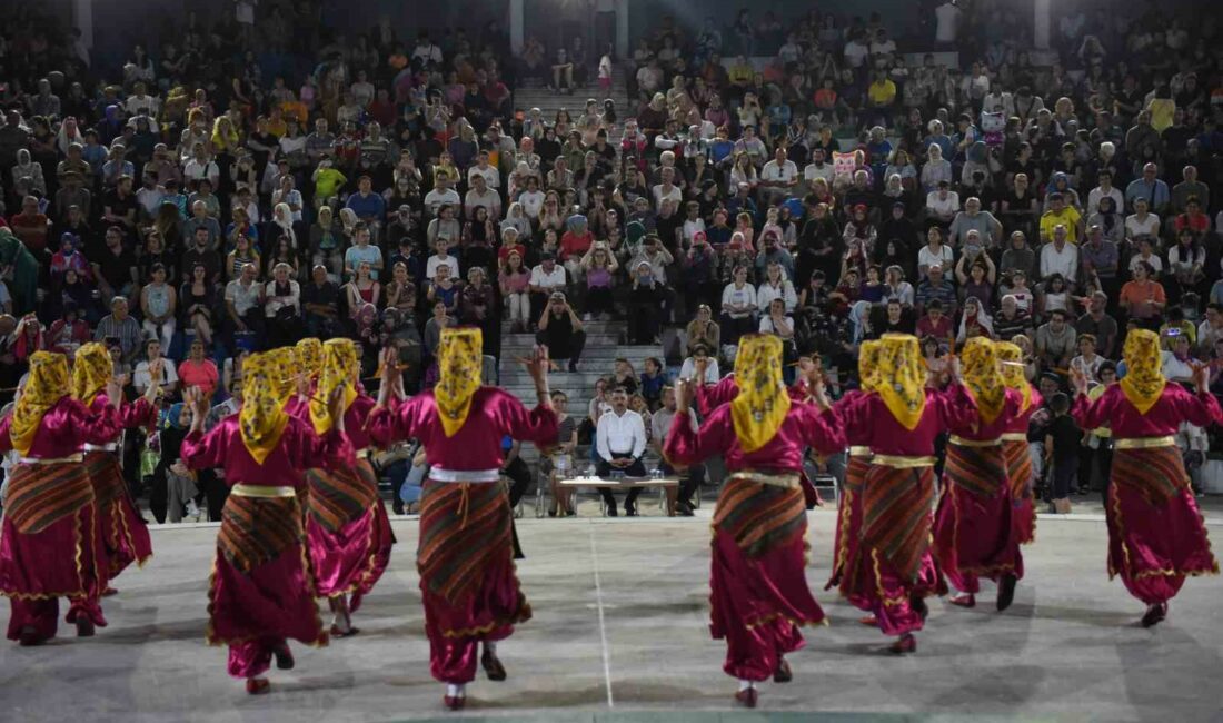 YILDIRIM BELEDİYESİ ERGUVAN HALK OYUNLARI TOPLULUĞU'NUN SAHNELEDİĞİ ‘ERGUVAN ZAMANI’ HALK