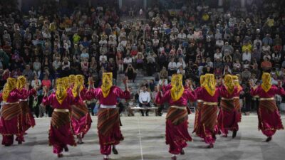 YILDIRIM BELEDİYESİ ERGUVAN HALK OYUNLARI TOPLULUĞU'NUN SAHNELEDİĞİ ‘ERGUVAN ZAMANI’ HALK