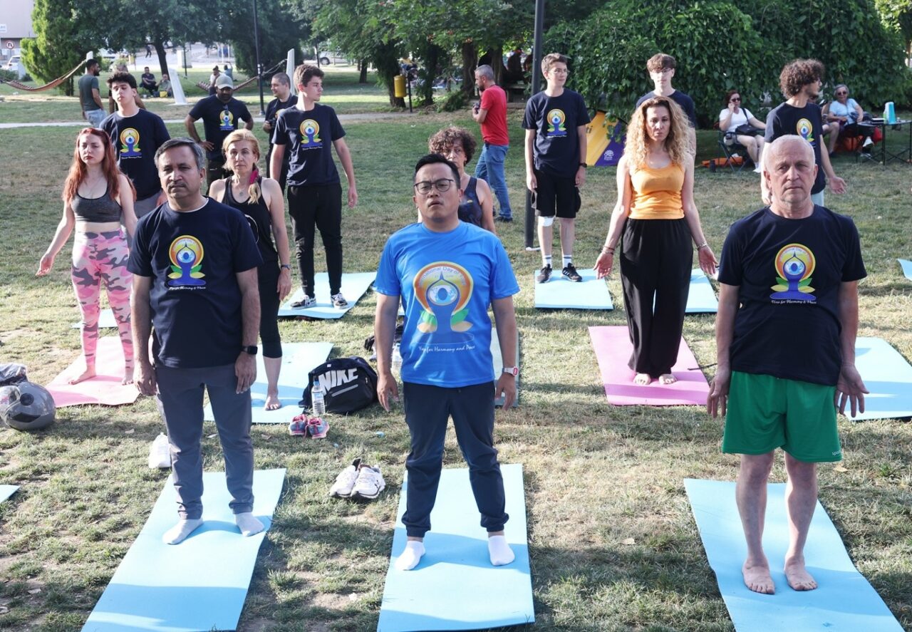NİLÜFER BELEDİYESİ’NİN, HİNDİSTAN BAŞKONSOLOSLUĞU İLE BİRLİKTE ULUSLARARASI YOGA GÜNÜ NEDENİYLE