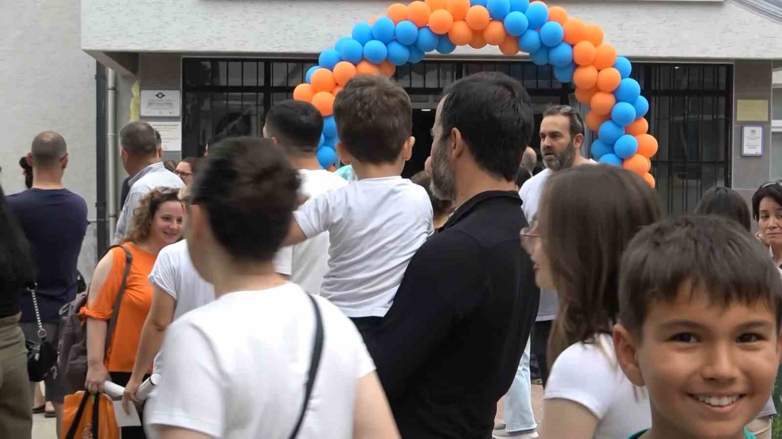 BURSA'DA 19 MAYIS GÜNÜ 'BAHAR NEZLESİ' HASTALIĞI İLE GİTTİĞİ HASTANEDEN