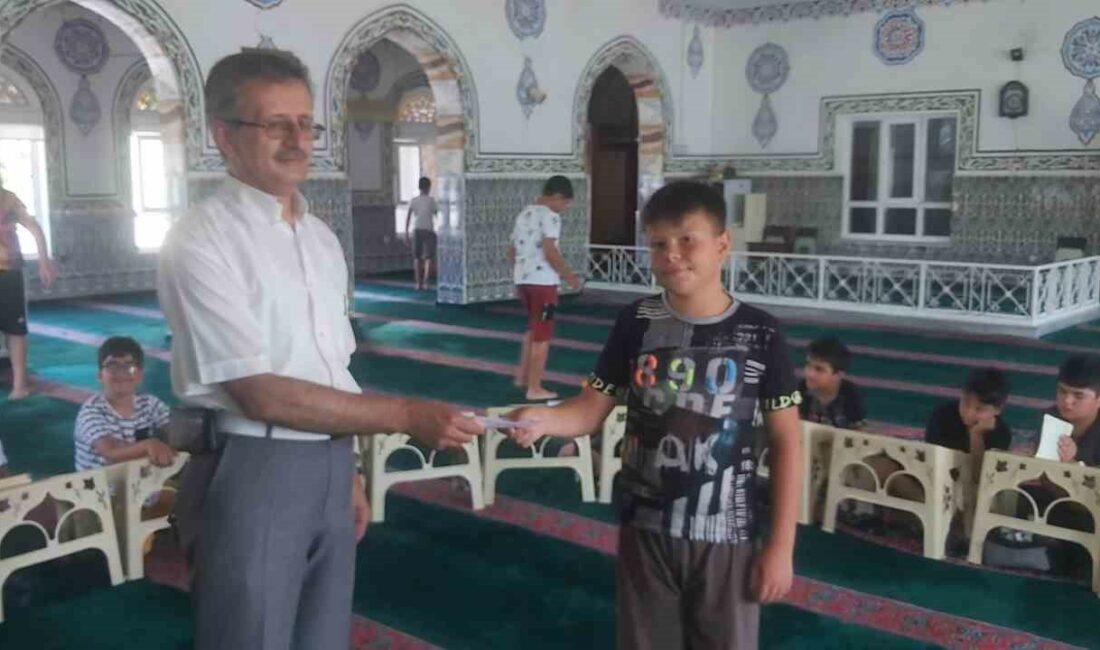 11 yaşındaki Zafer’den örnek hareket BURSA'NIN İZNİK İLÇESİNDE ARKADAŞLARIYLA BİRLİKTE PARKTA OYNAYAN 11 YAŞINDAKİ ZAFER