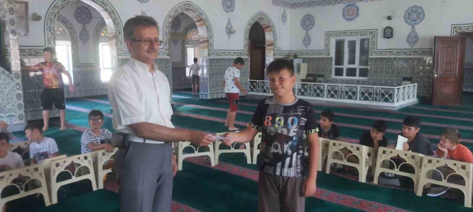 BURSA'NIN İZNİK İLÇESİNDE ARKADAŞLARIYLA BİRLİKTE PARKTA OYNAYAN 11 YAŞINDAKİ ZAFER