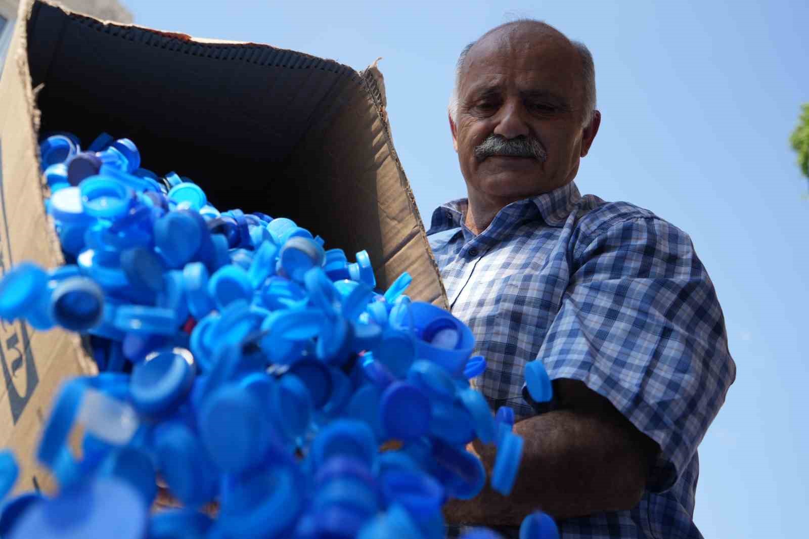 BURSA'DA YAŞAYAN NAZIM GÖKÇE, EMEKLİ OLMASININ ARDINDAN HAYATINI HAYIR İŞLERİNE