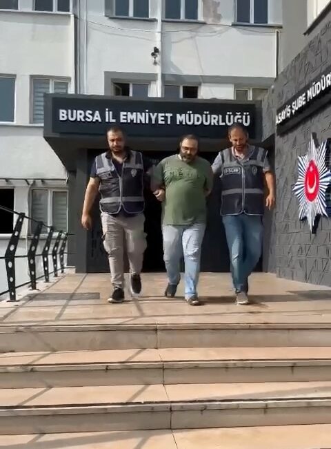 25 yıl hapis cezasıyla aranan şahıs kıskıvrak yakalandı BURSA'DA 'KASTEN ÖLDÜRME' SUÇUNDAN 25 YIL HAPİS CEZASIYLA ARANAN ZANLI,