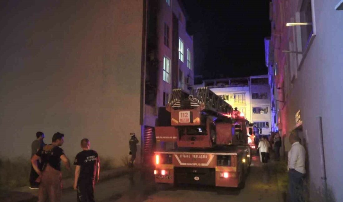 Bursa’da 4 katlı bina alev aldı, 7 kişi dumandan etkilendi BURSA’DA 4 KATLI BİNADA ÇIKAN YANGINDA MAHSUR KALAN 3 KİŞİ