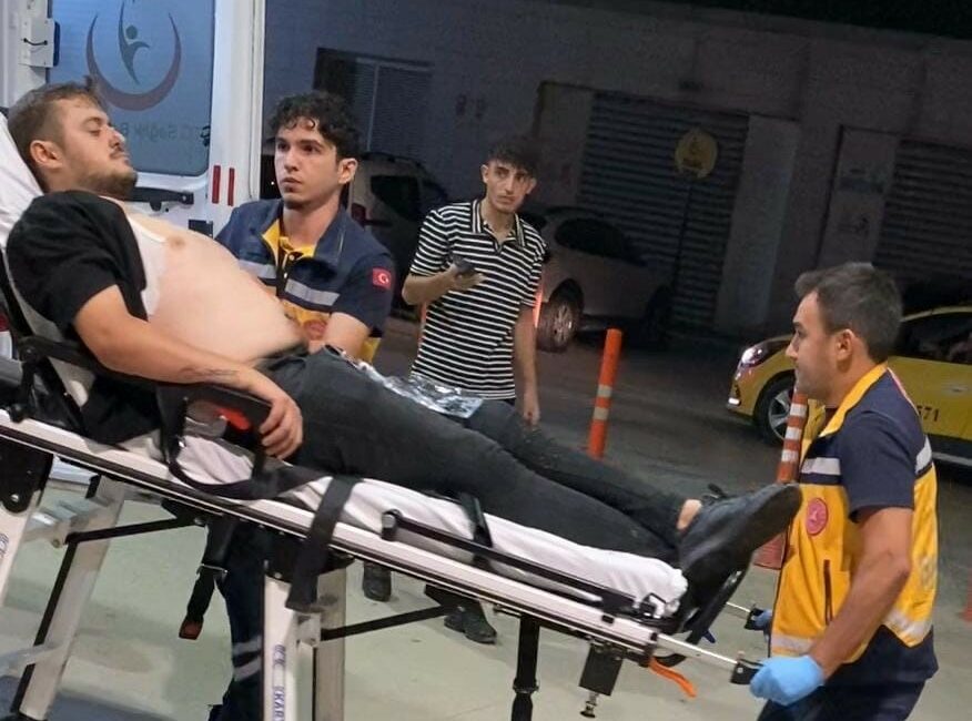 BURSA'NIN İNEGÖL İLÇESİNDE ALKOL ALDIĞI ARKADAŞI TARAFINDAN BIÇAKLANAN GENÇ AĞIR